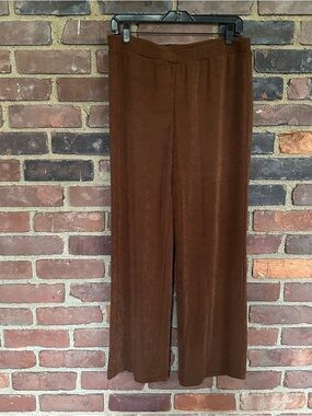 Chicos Travelers chestnut pull on pants size 1 / medium